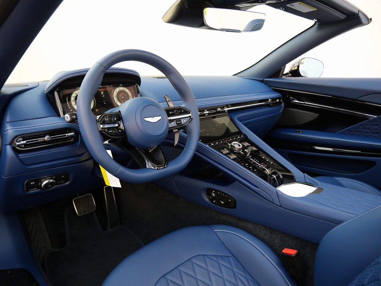 2026 Aston Martin DB12 AM5 photo 3