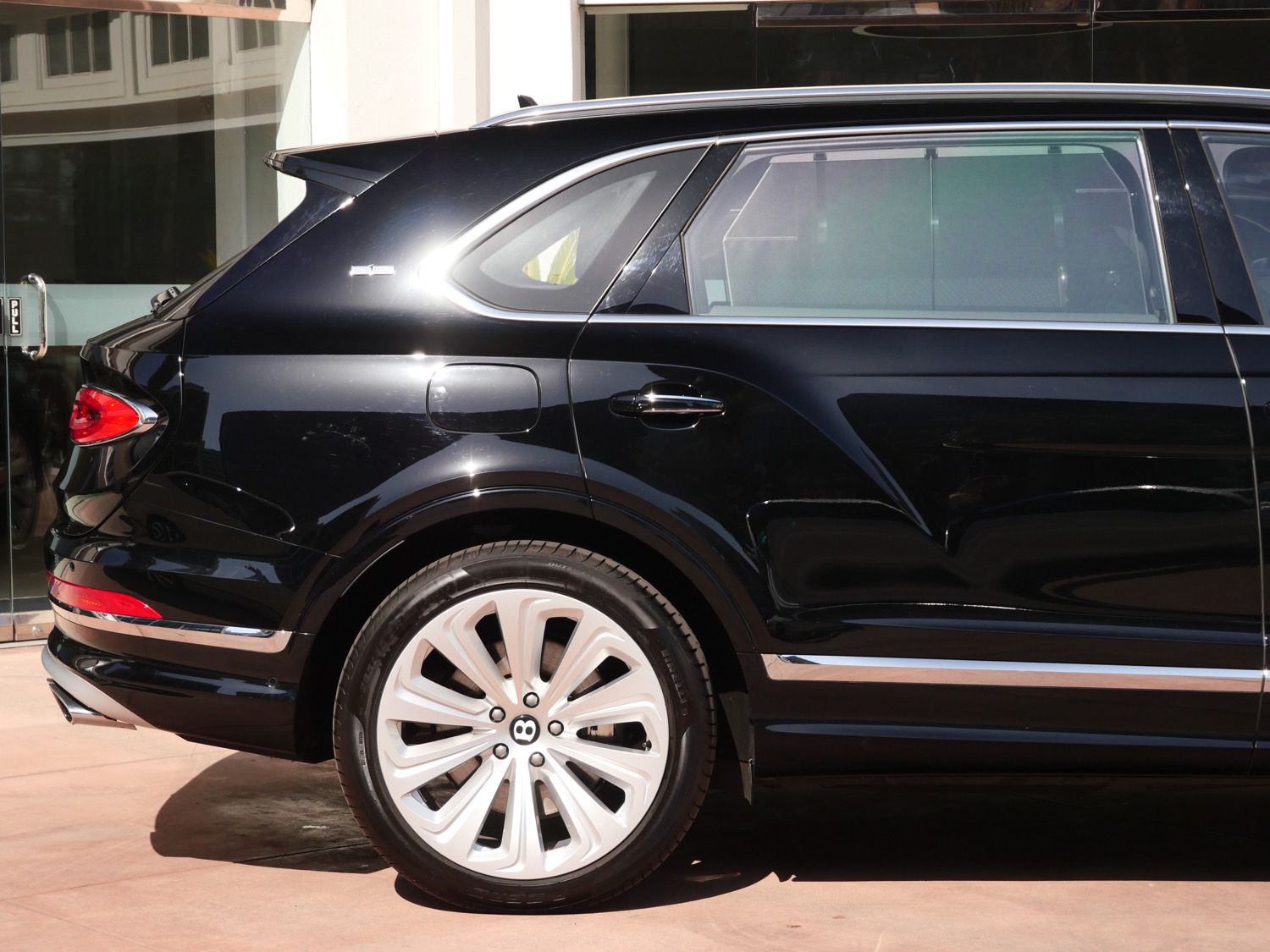 2023 Bentley Bentayga EWB Azure First Edition photo 3