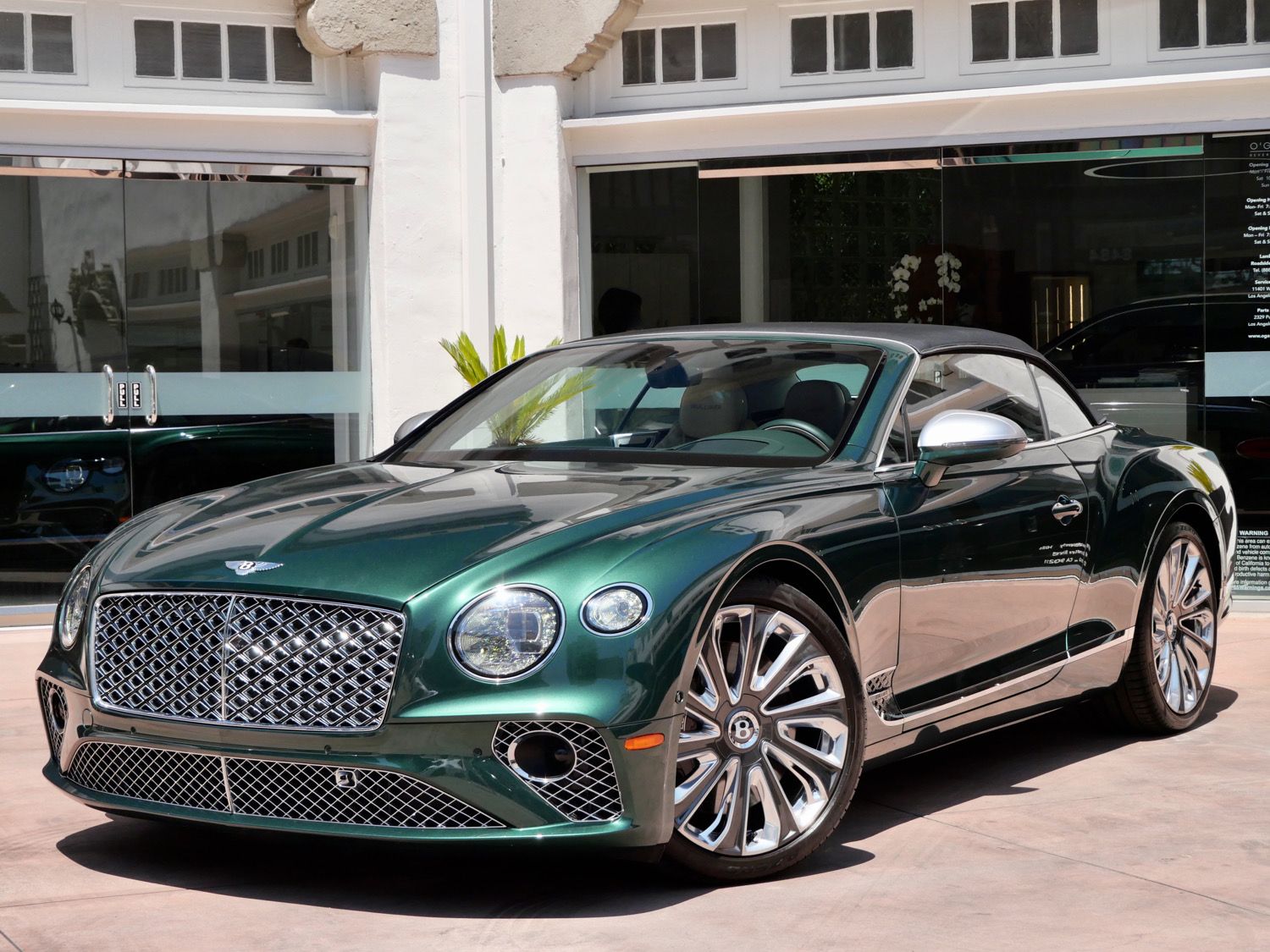 2022 Bentley Continental GTC V8 Mulliner photo 6