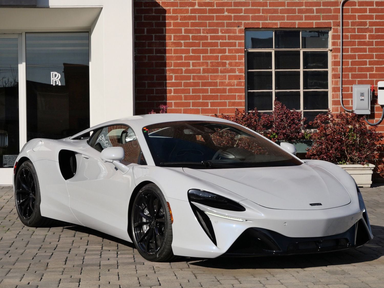 2024 McLaren Artura's photo