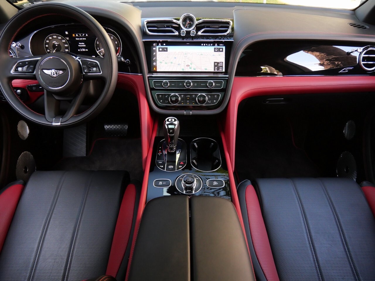 2022 Bentley Bentayga S photo 2