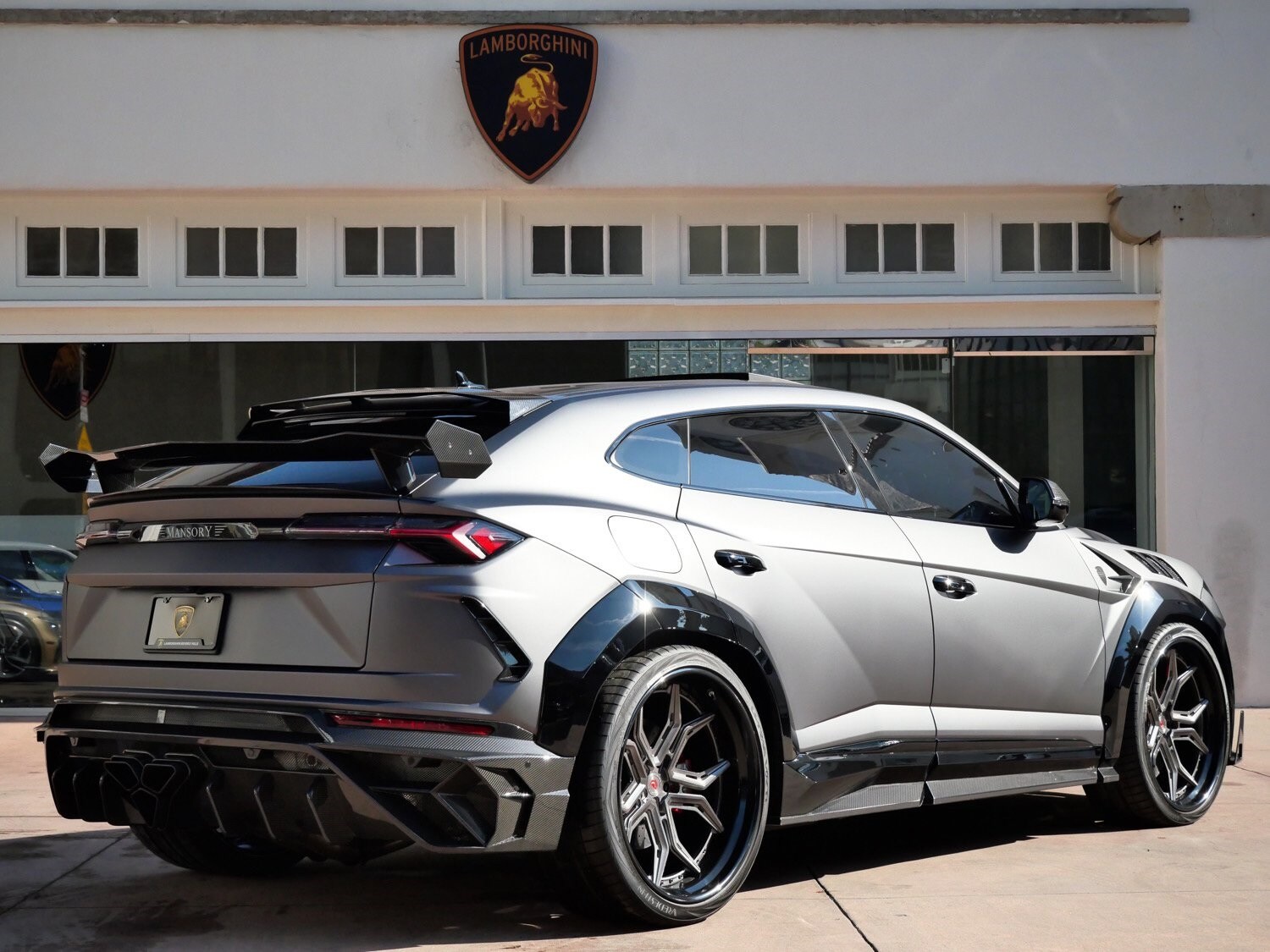 2020 Lamborghini Urus photo 2