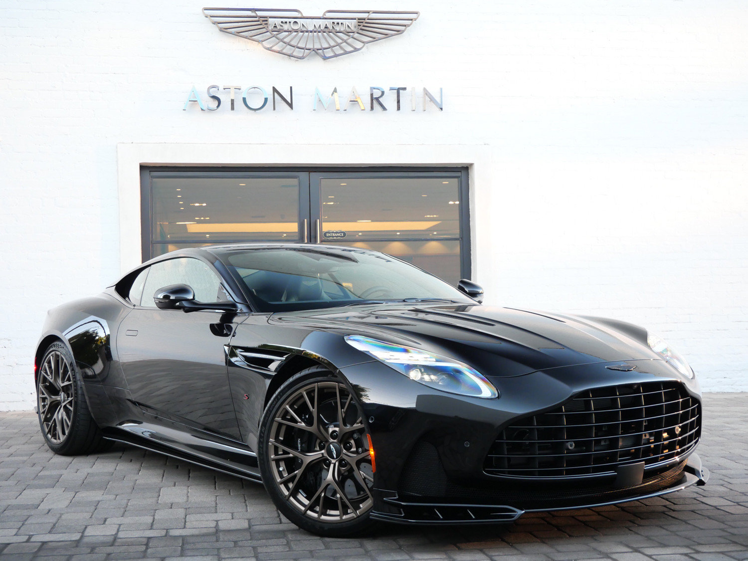  Aston Martin DB12