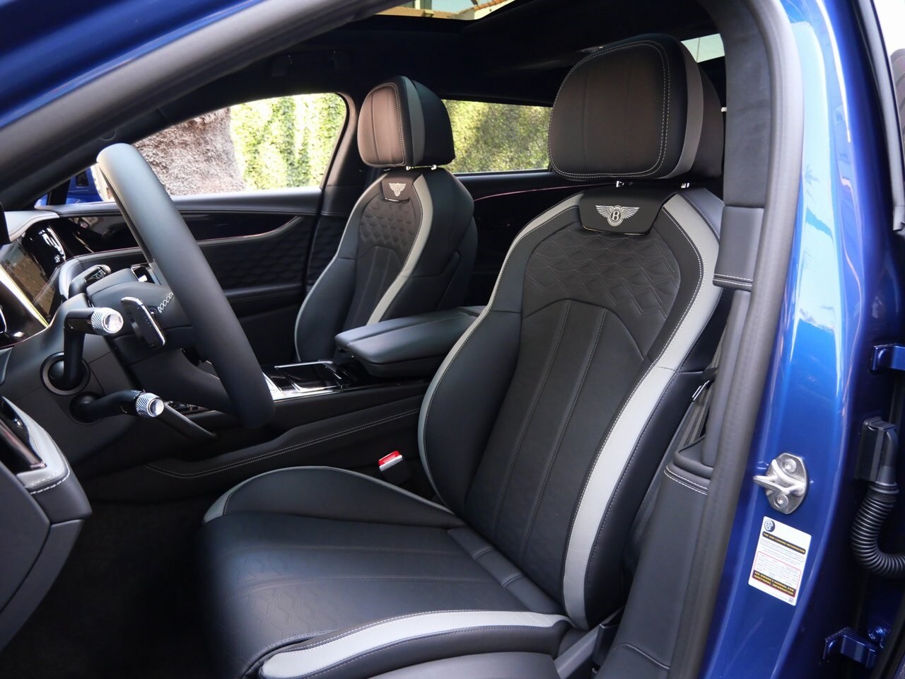 2025 Bentley Flying Spur Speed photo 2