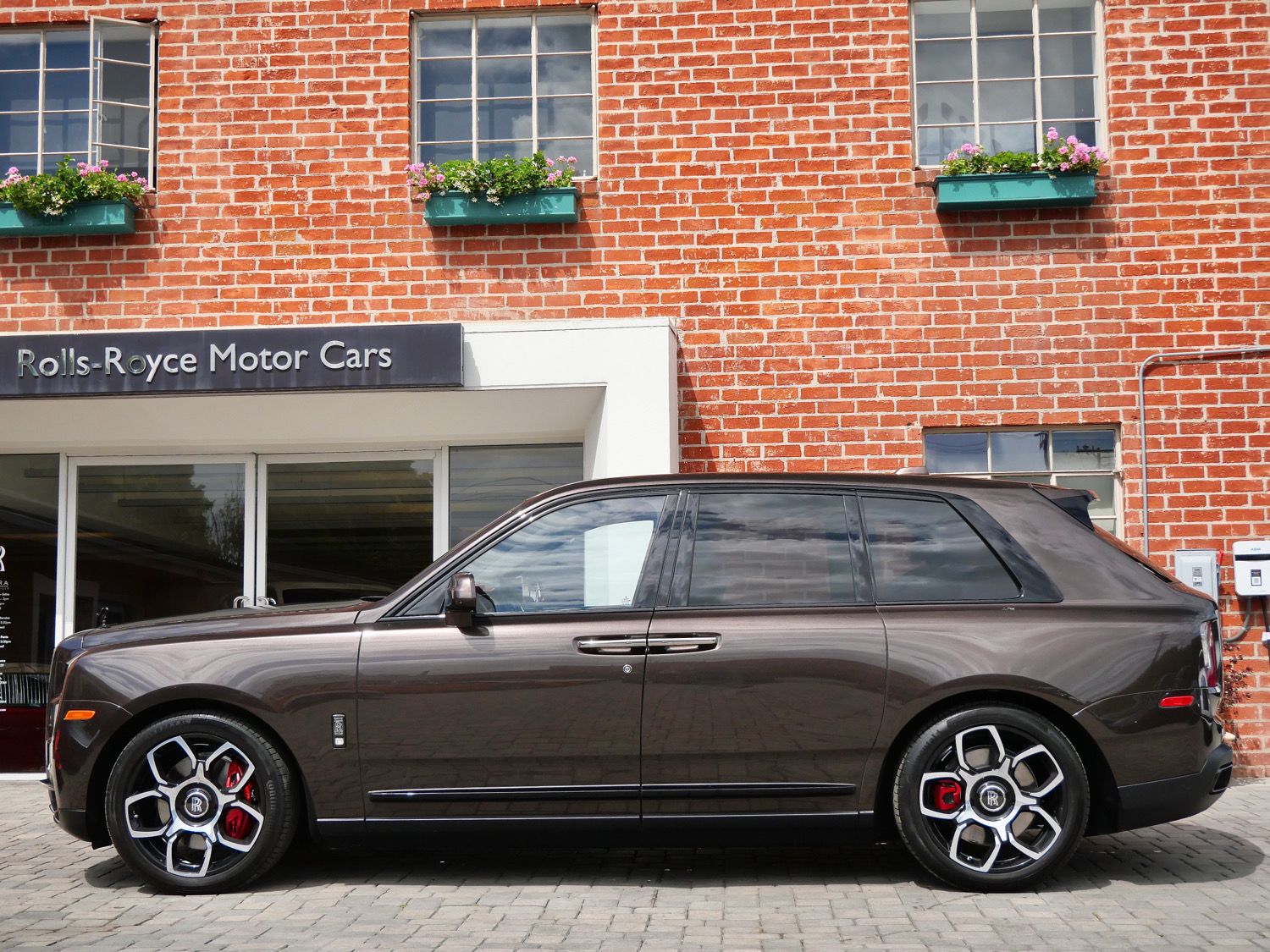 2022 Rolls-Royce Black Badge Cullinan photo 2
