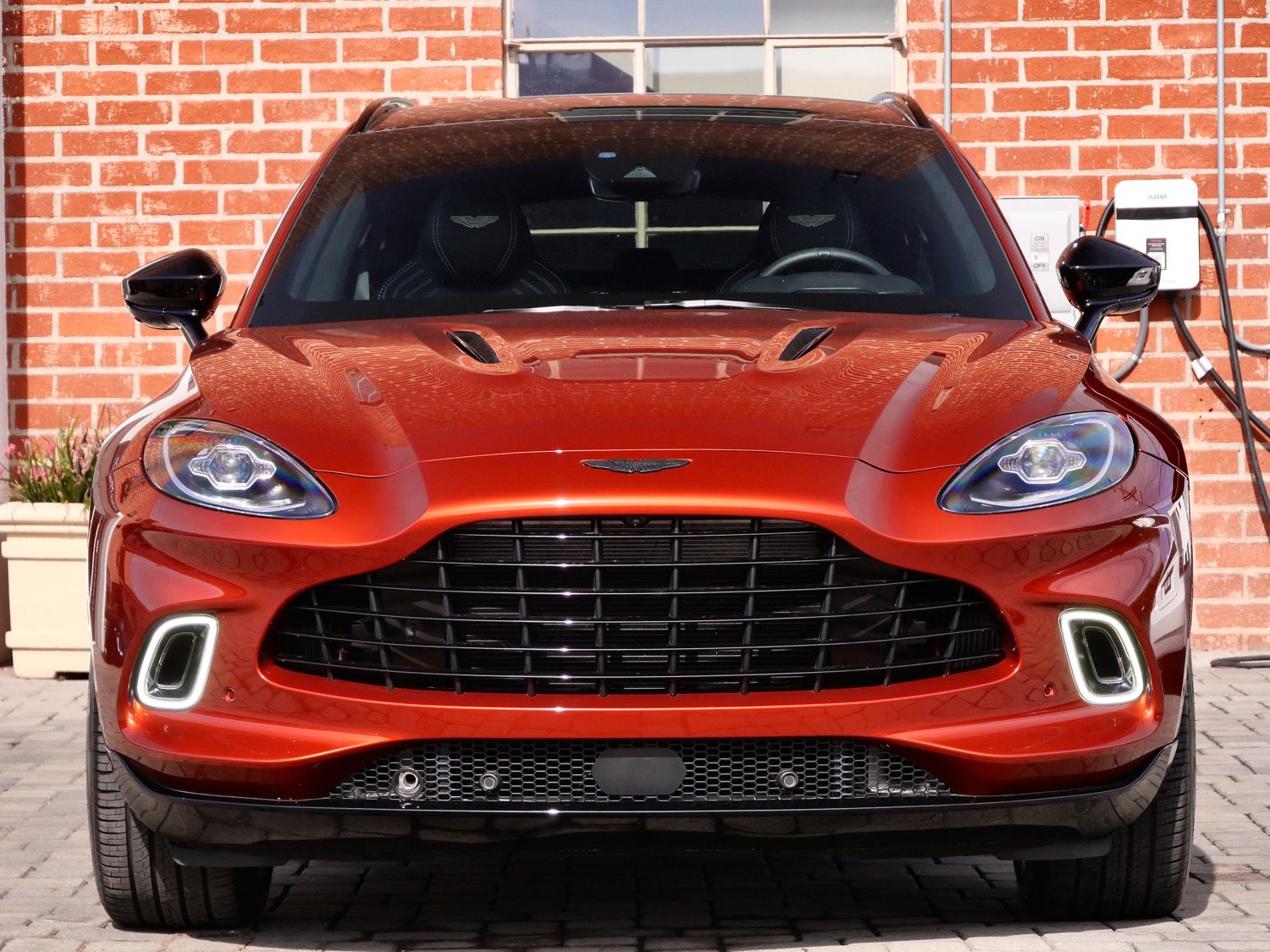 2021 Aston Martin DBX photo 6