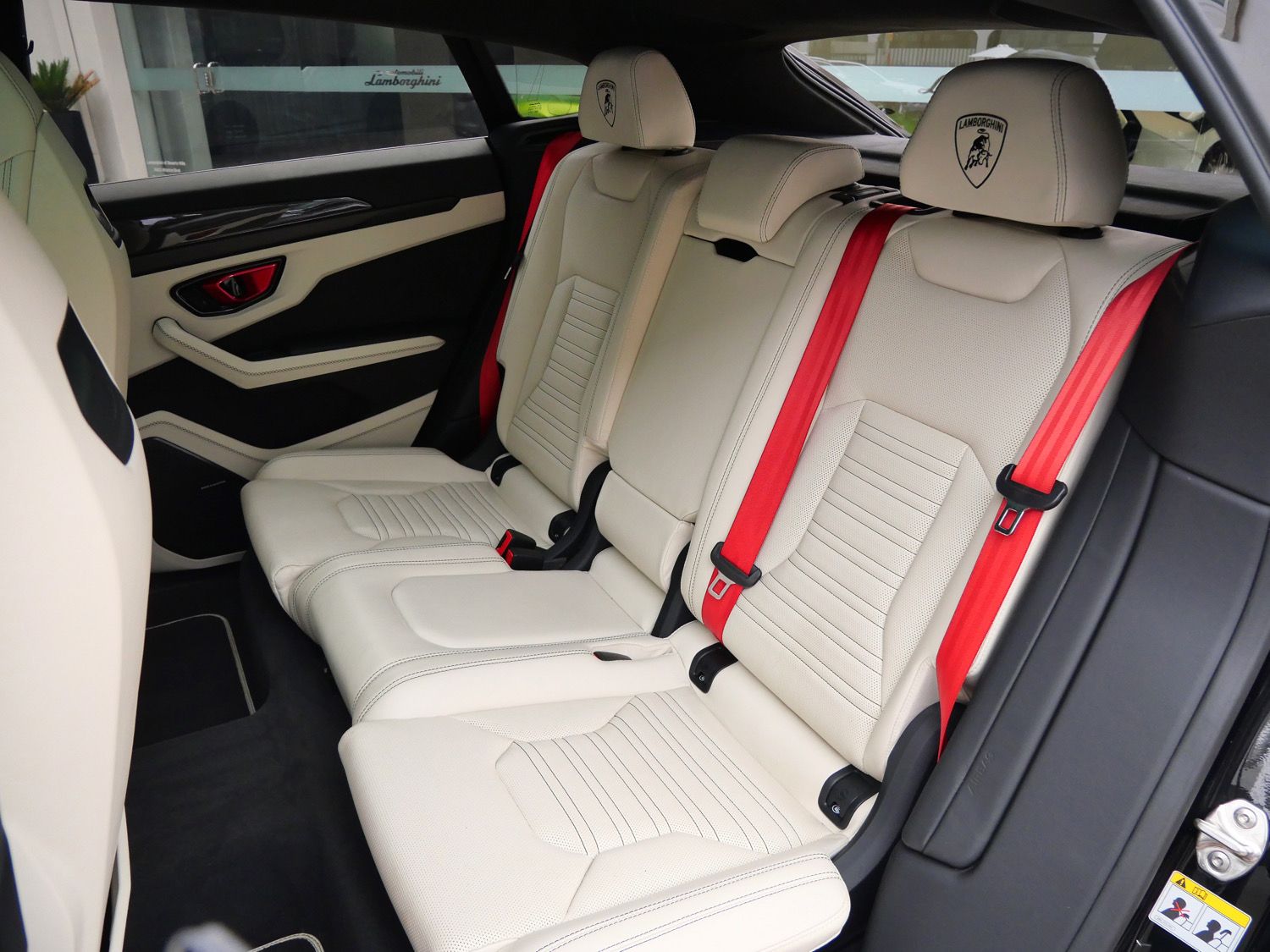 2025 Lamborghini Urus SE photo 5
