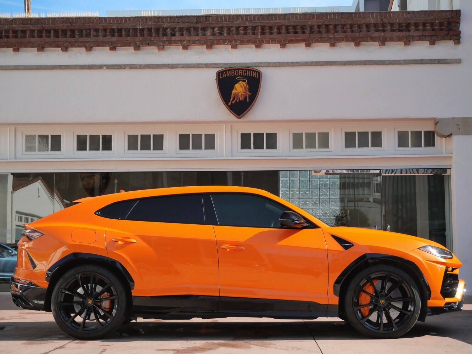 2022 Lamborghini Urus photo 2