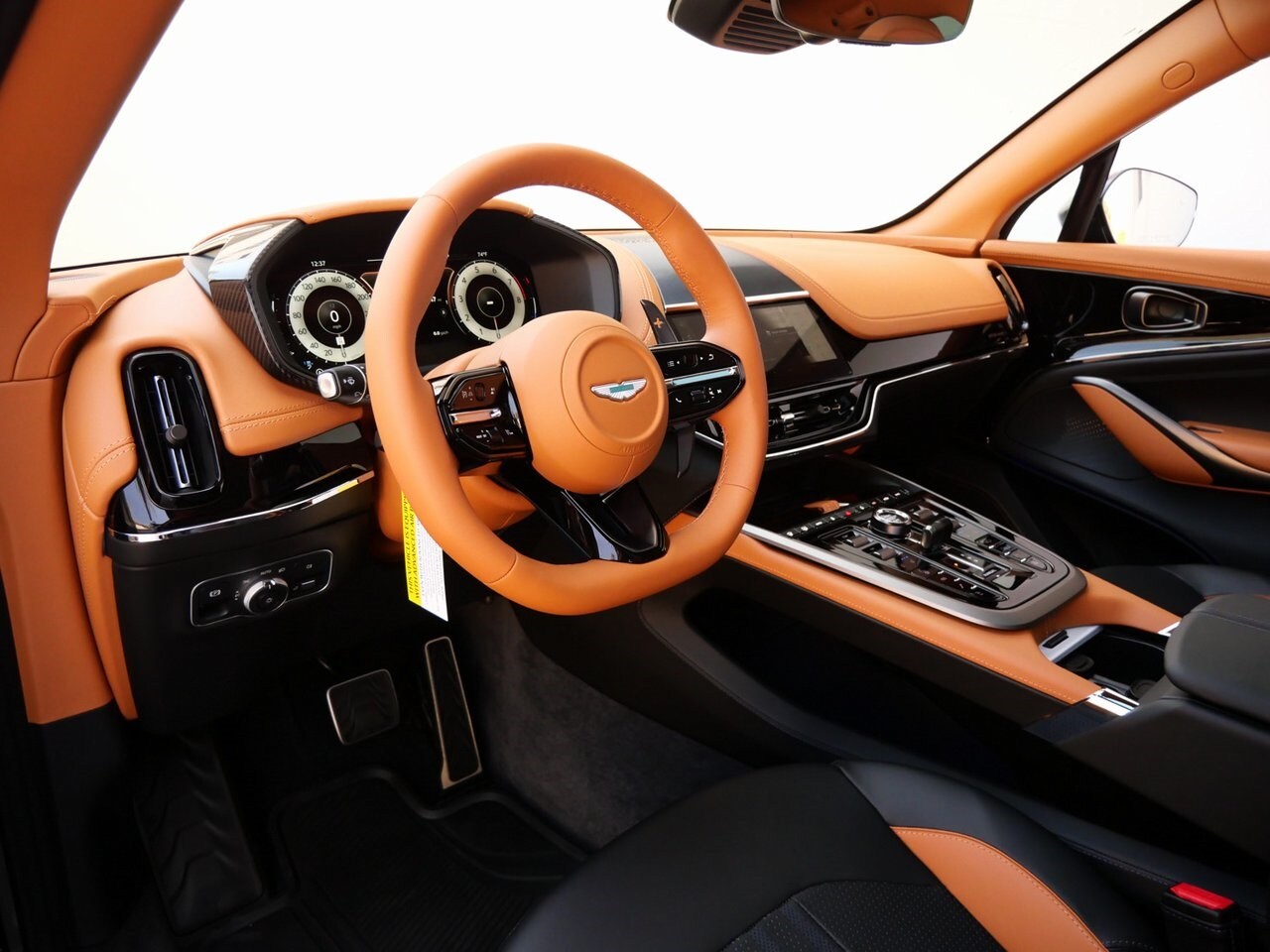 2025 Aston Martin DBX AM8 DBX707 photo 3