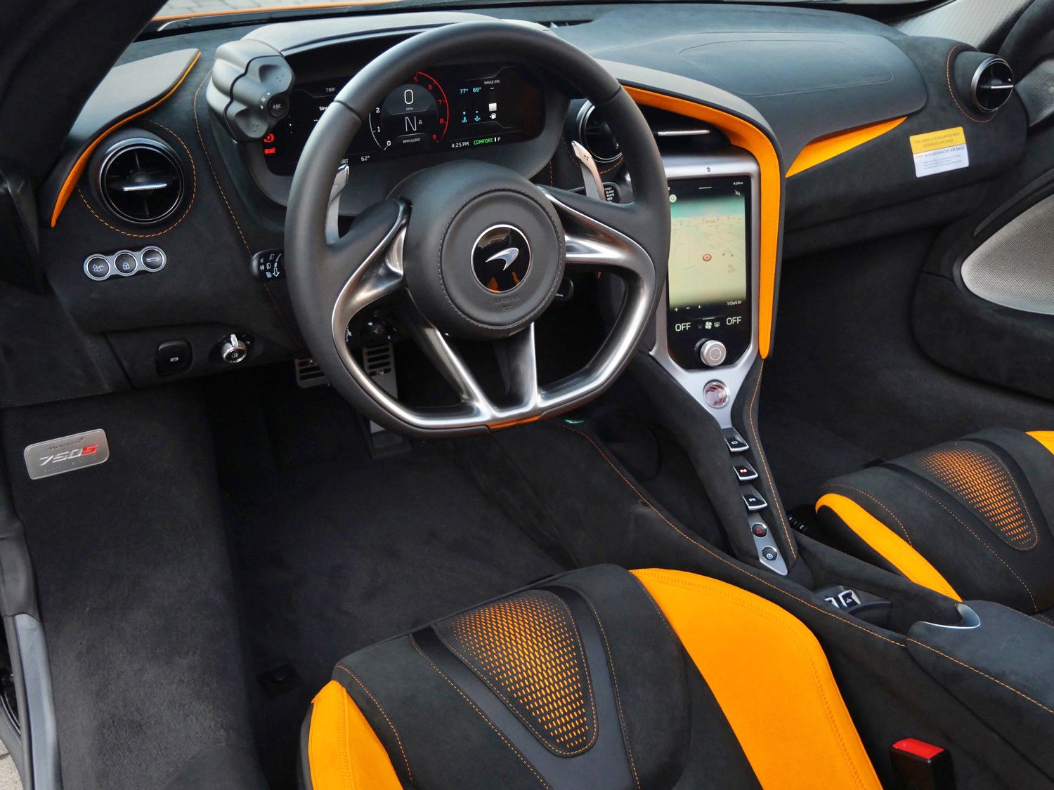 2024 McLaren 750S Performance photo 3