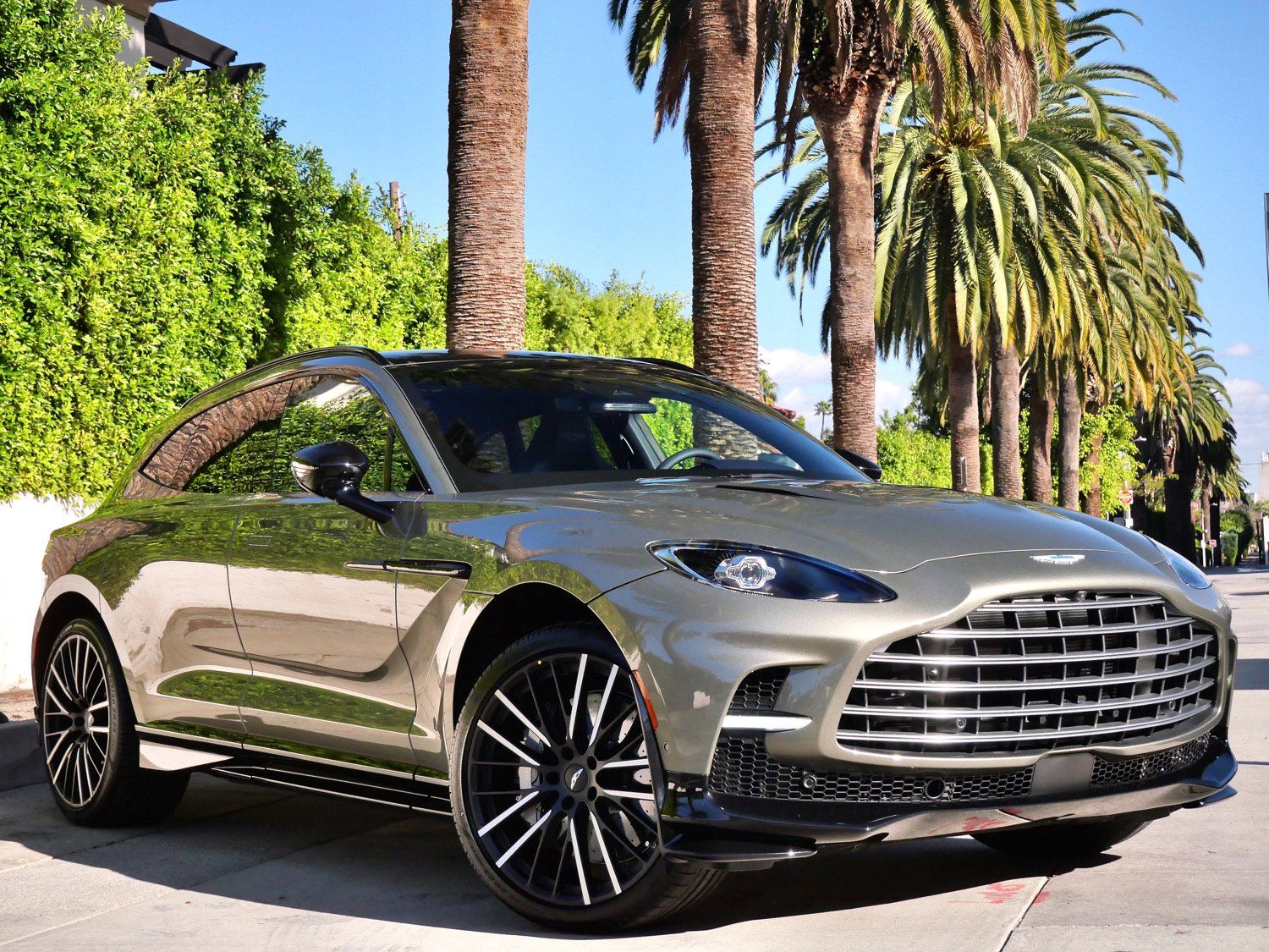2026 Aston Martin DBX