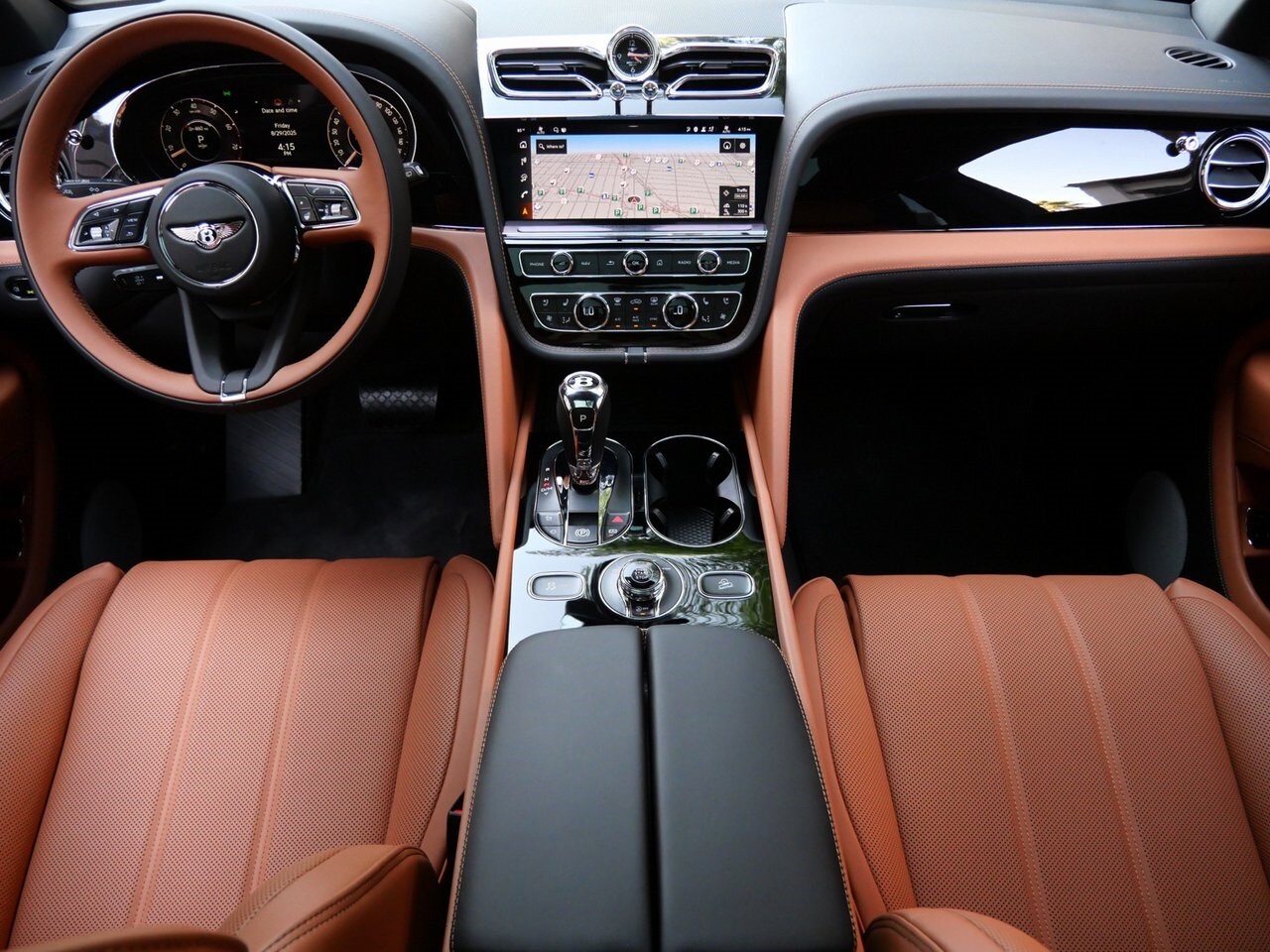 2025 Bentley Bentayga EWB photo 3