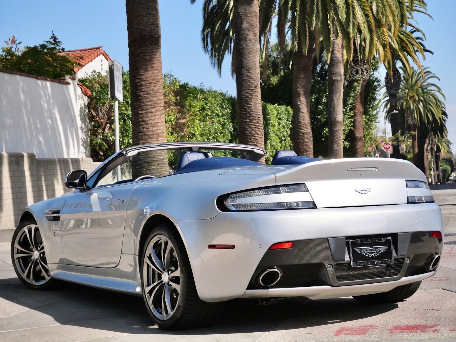 2017 Aston Martin V12 Vantage S photo 2