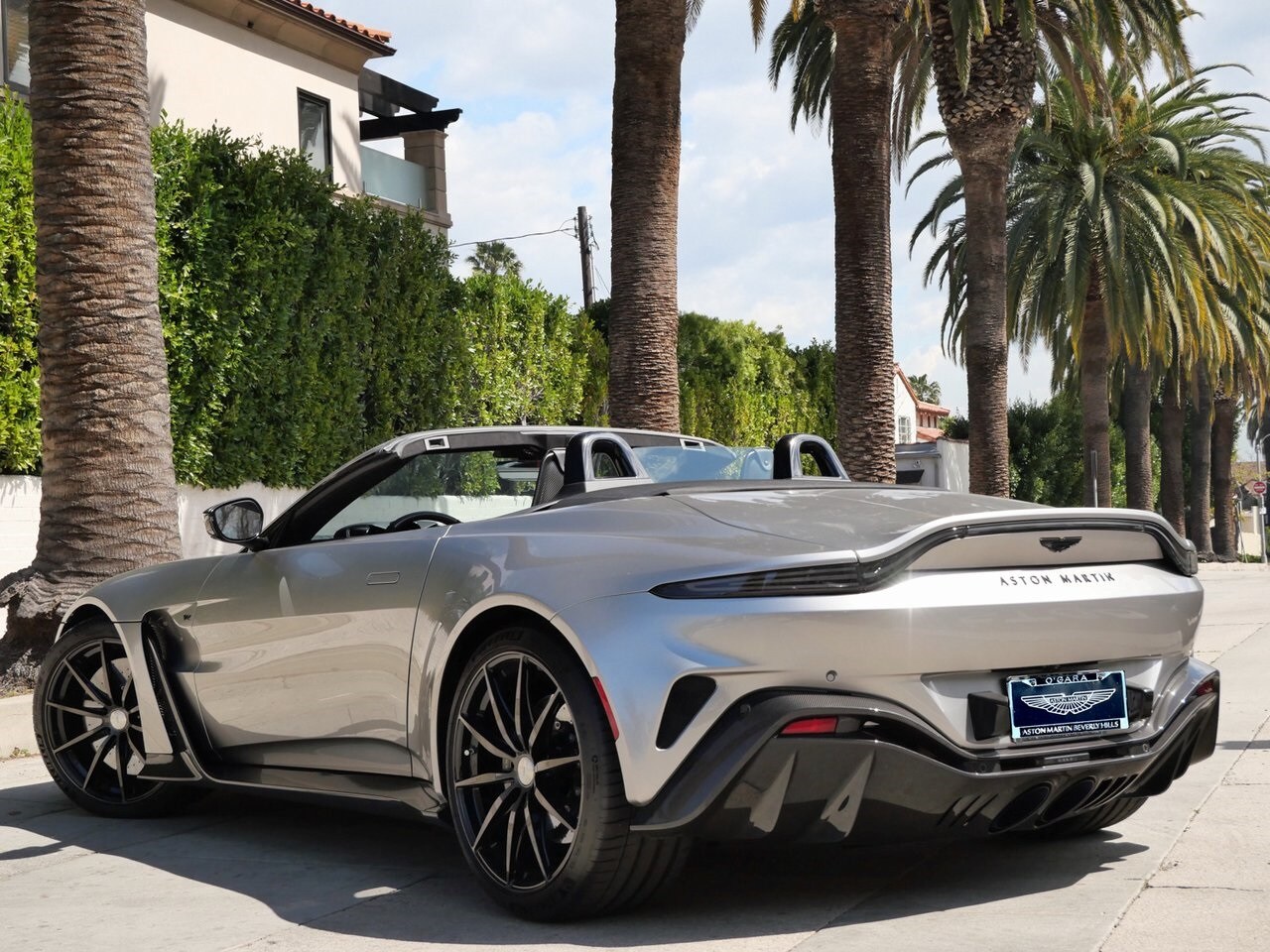 2023 Aston Martin V12 Vantage Roadster photo 2