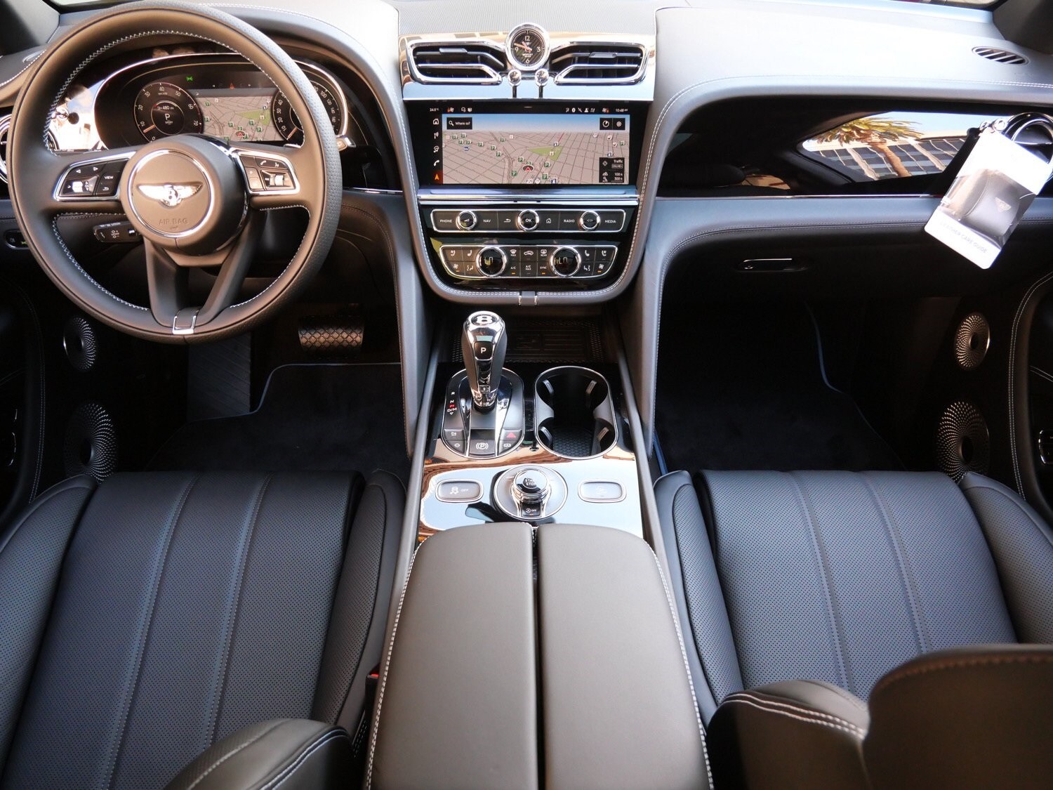 2025 Bentley Bentayga EWB photo 4