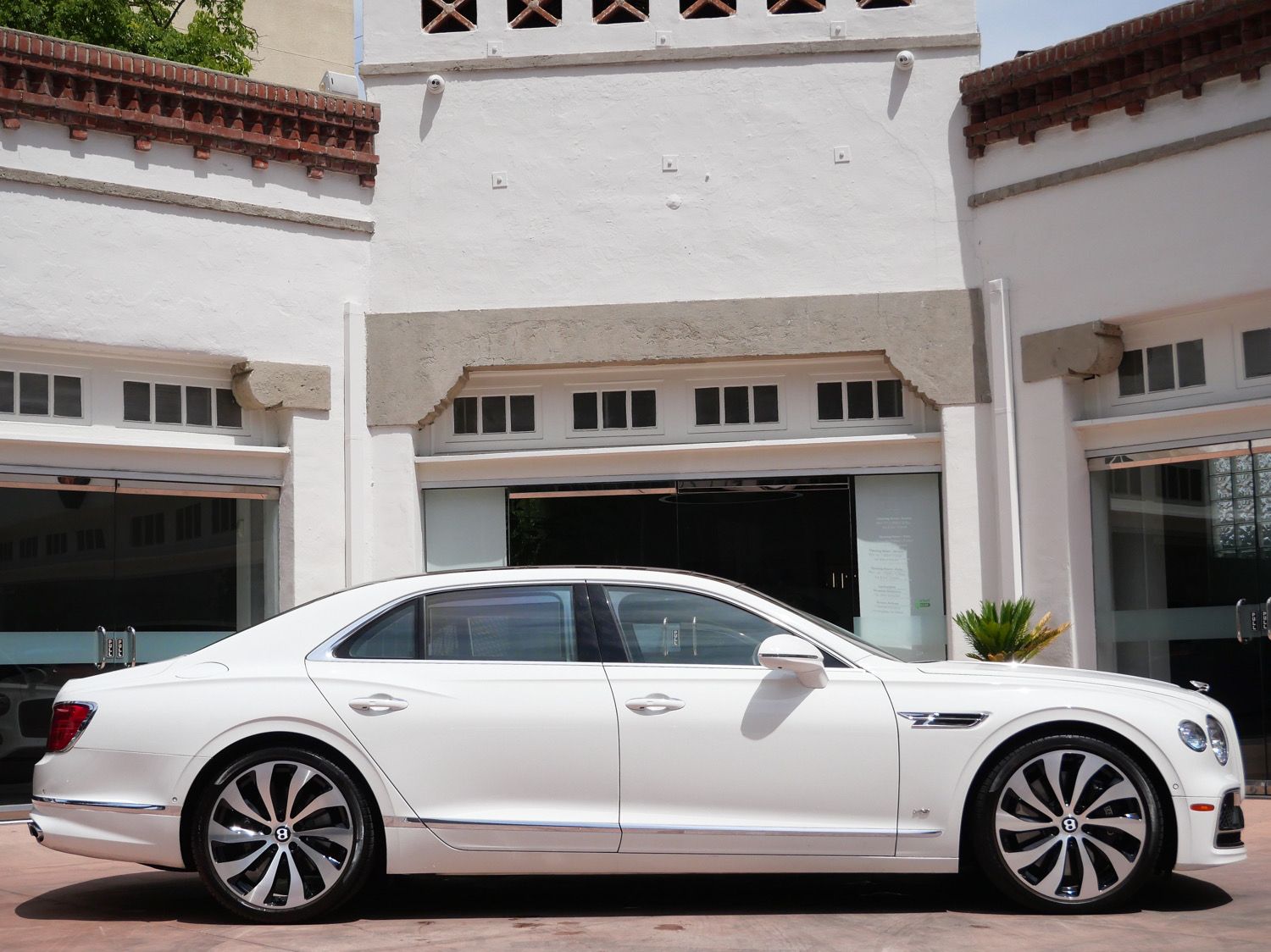 2022 Bentley Flying Spur V8 photo 4