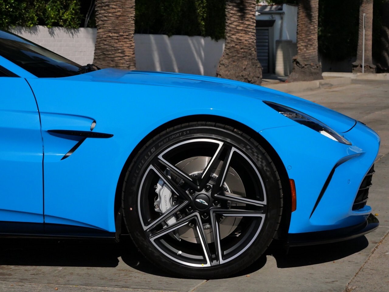 2026 Aston Martin Vantage Roadster photo 4