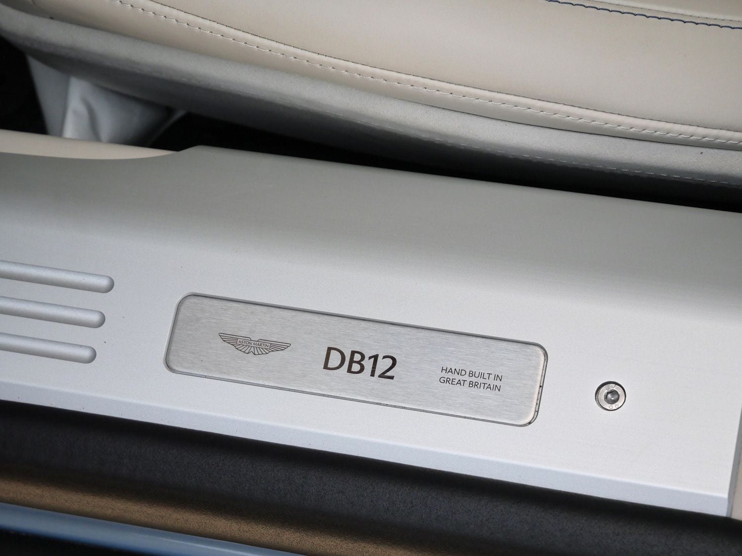 2025 Aston Martin DB12 Base - Photo 21