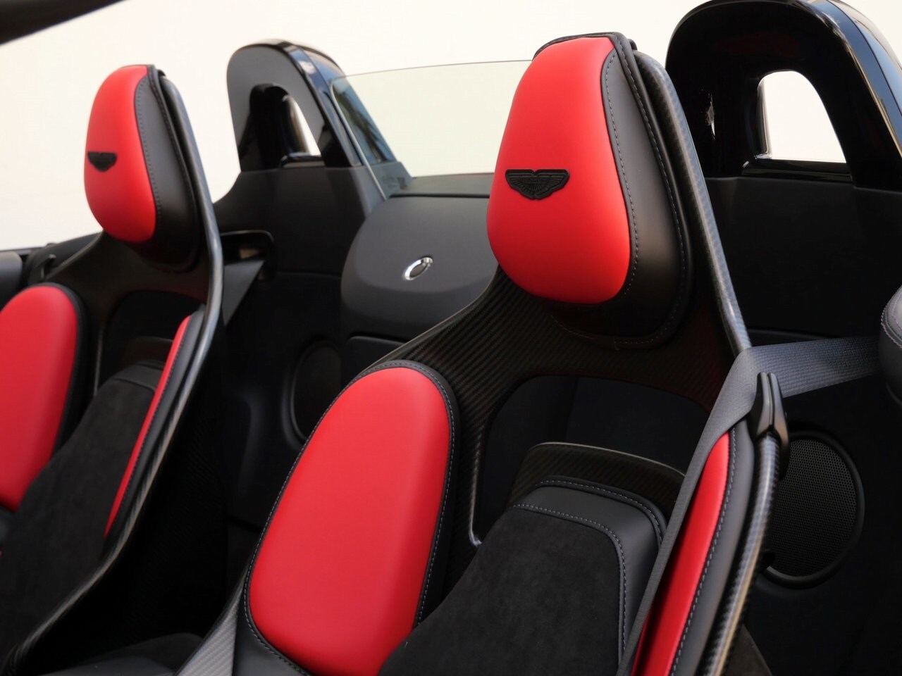 2023 Aston Martin V12 Vantage Roadster photo 4