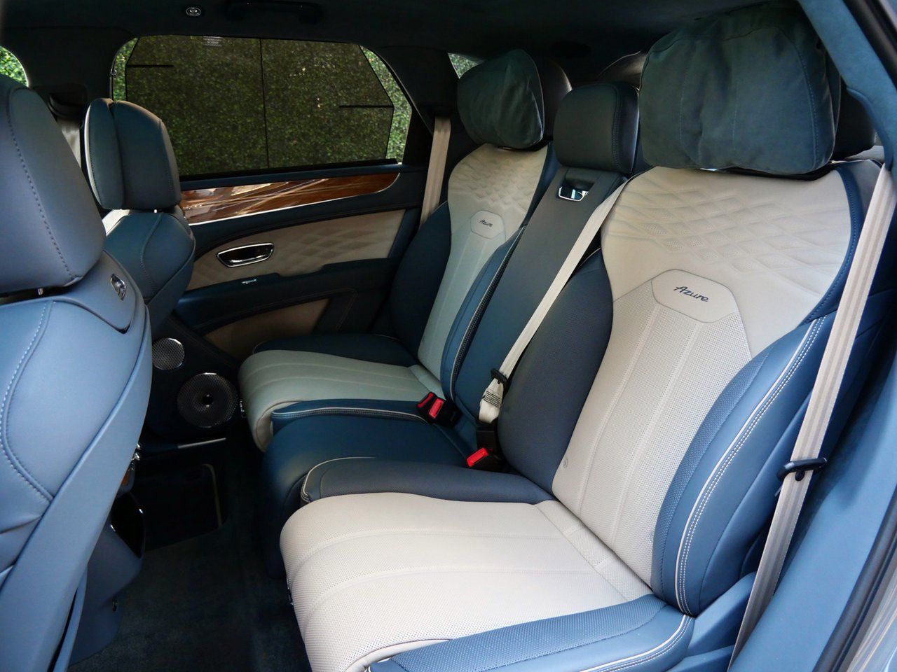 2025 Bentley Bentayga - Photo 24