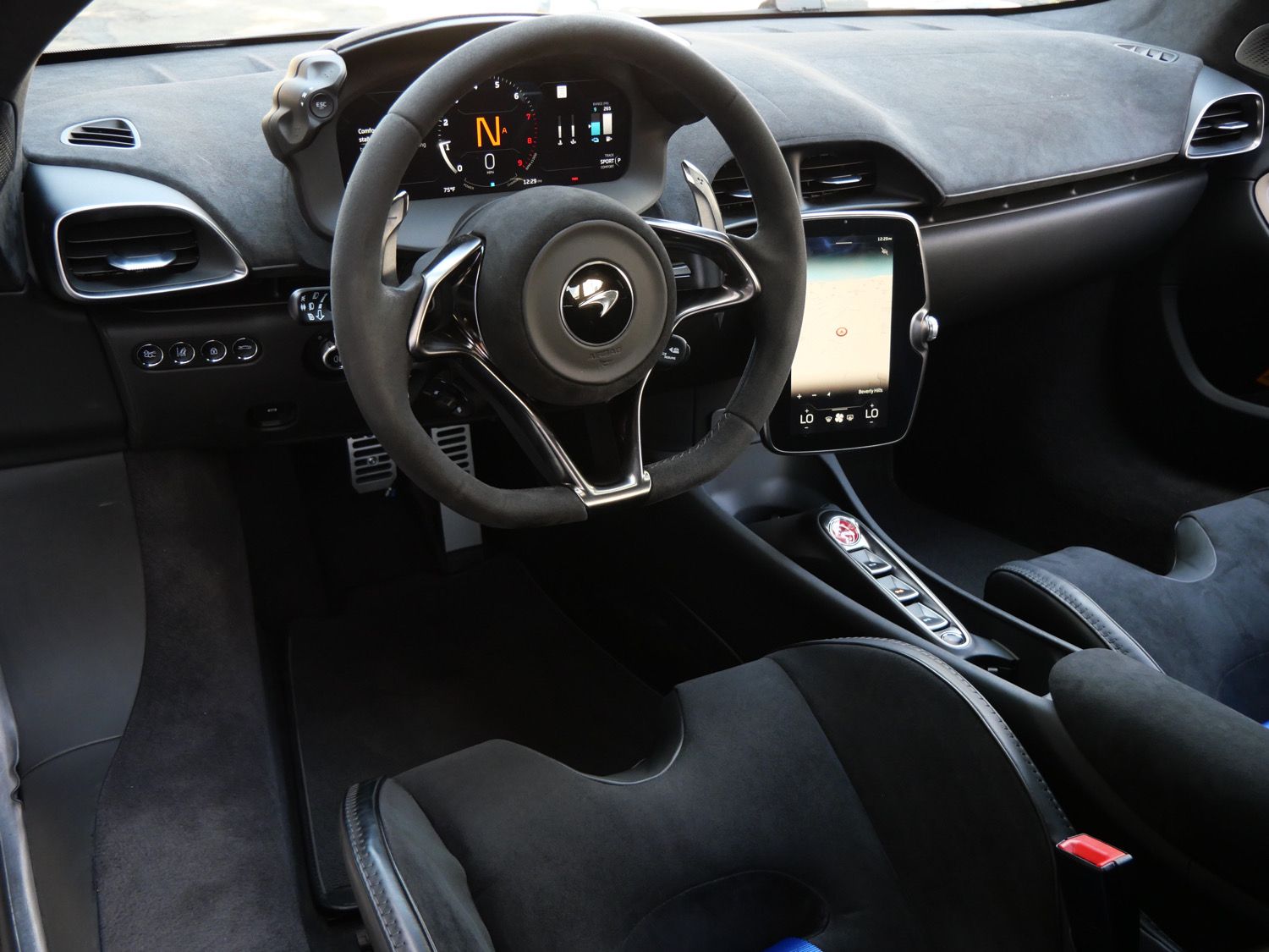 2023 McLaren Artura Performance photo 3