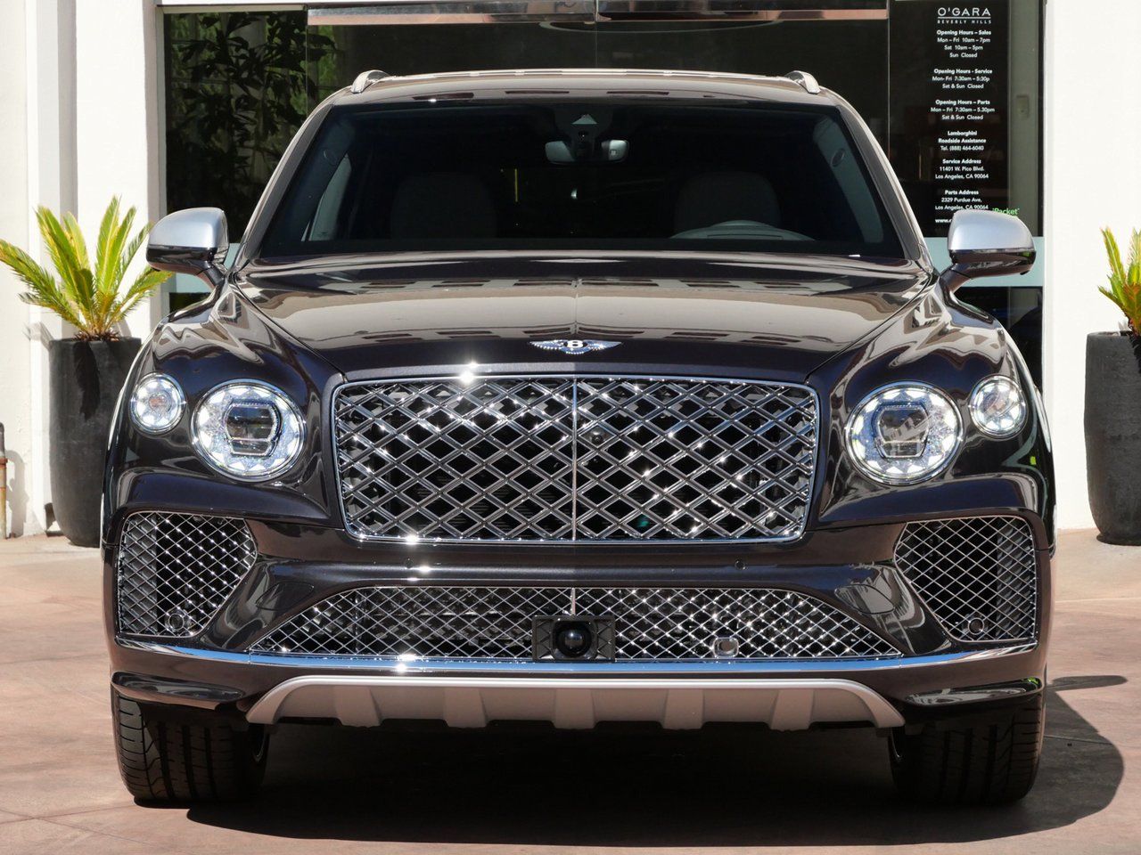 2025 Bentley Bentayga EWB Mulliner photo 3