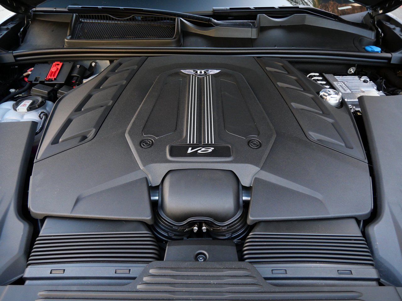 2025 Bentley Bentayga - Photo 28