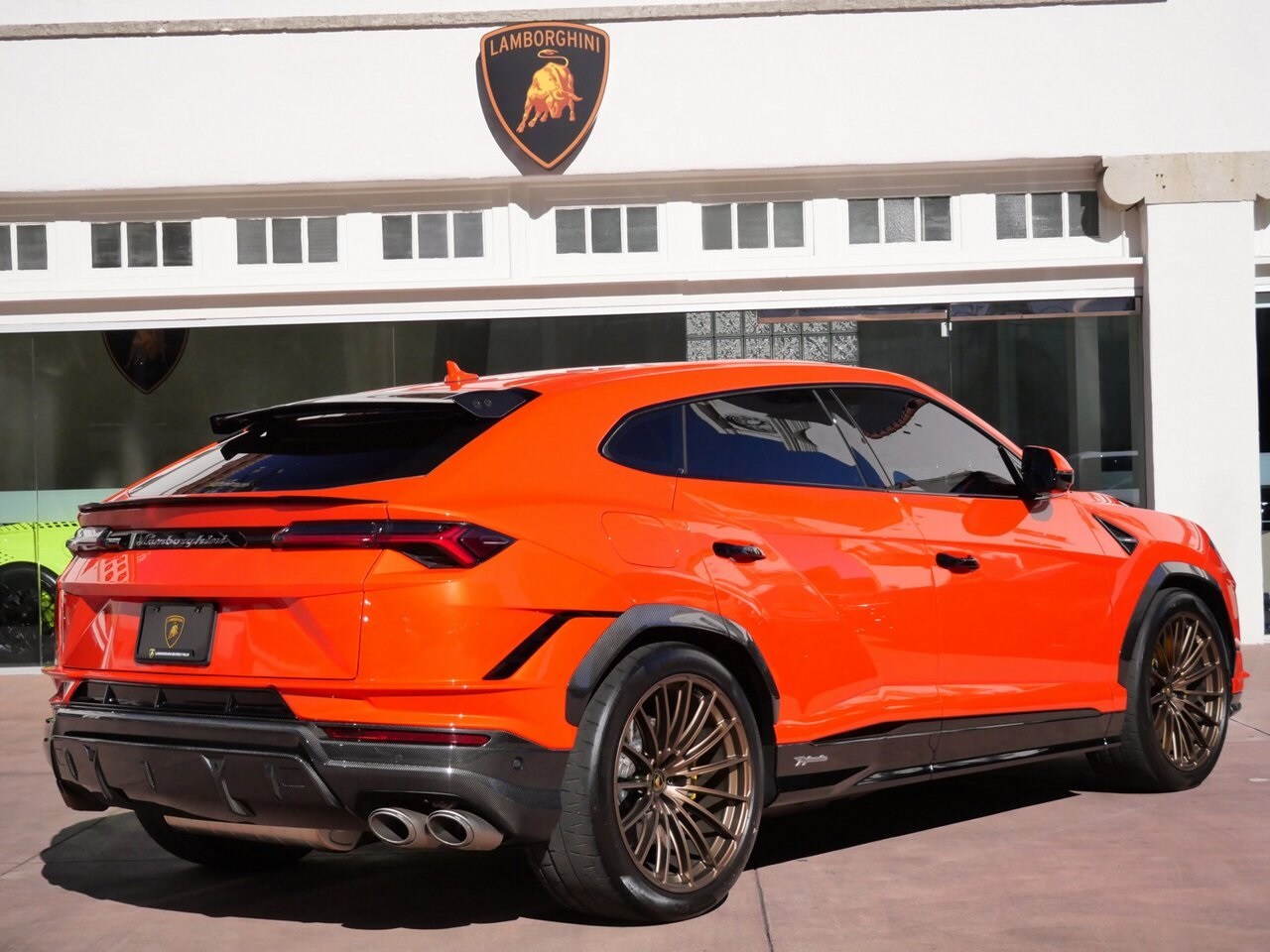 2023 Lamborghini Urus Performante photo 3