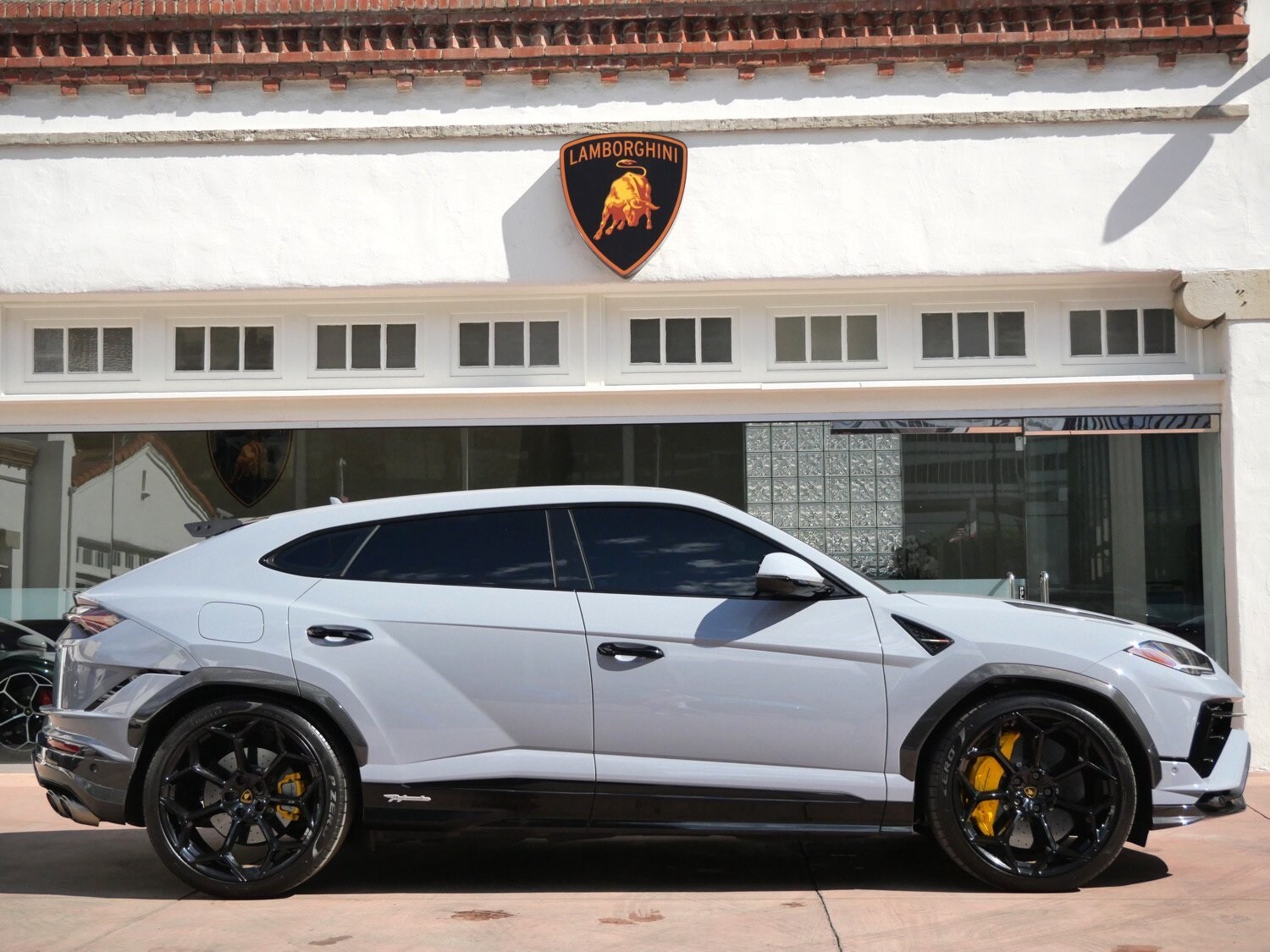 2024 Lamborghini Urus Performante photo 2