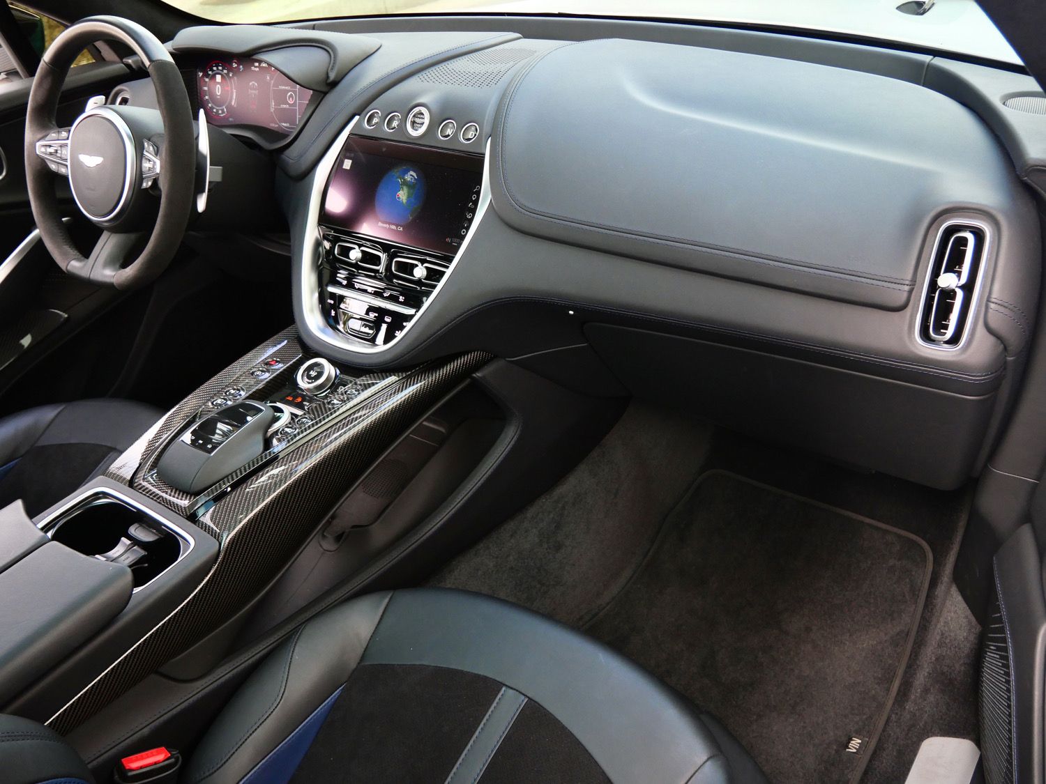 2023 Aston Martin DBX 707 photo 2