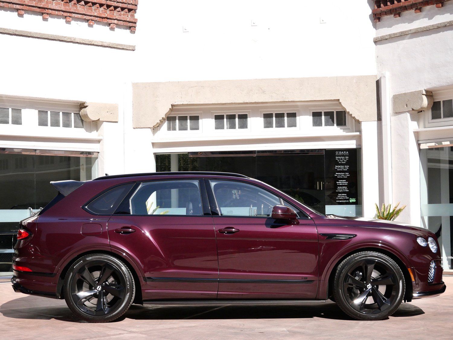 2022 Bentley Bentayga V8 photo 4