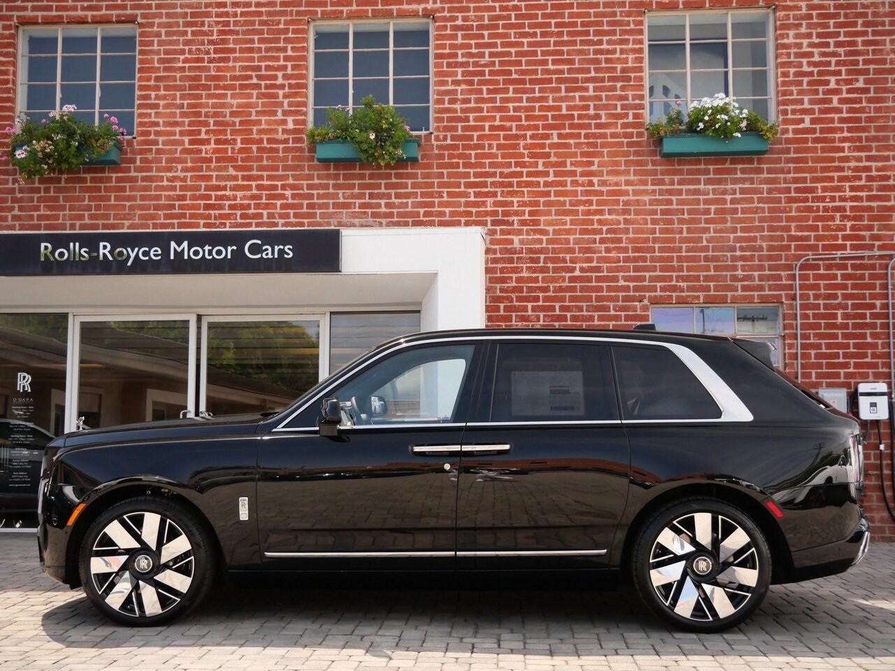 2025 Rolls Royce Cullinan RR photo 3