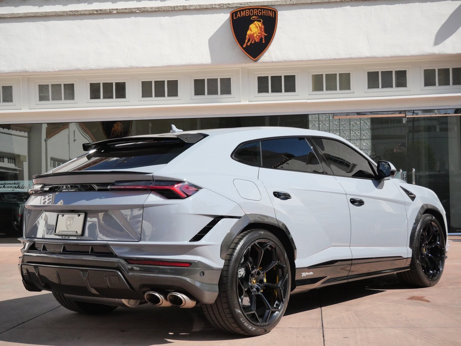 2024 Lamborghini Urus Performante photo 3