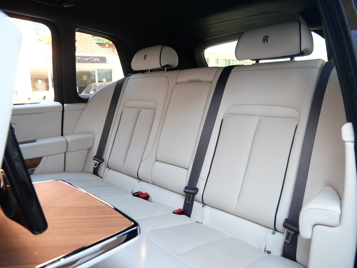 2023 Rolls-Royce Cullinan photo 3