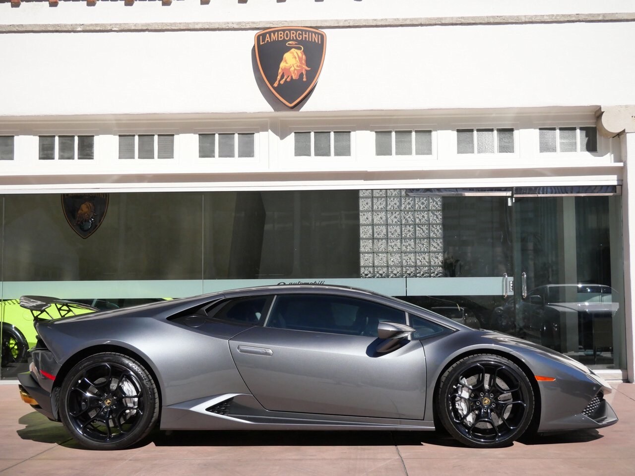 2015 Lamborghini Huracan Coupe photo 2