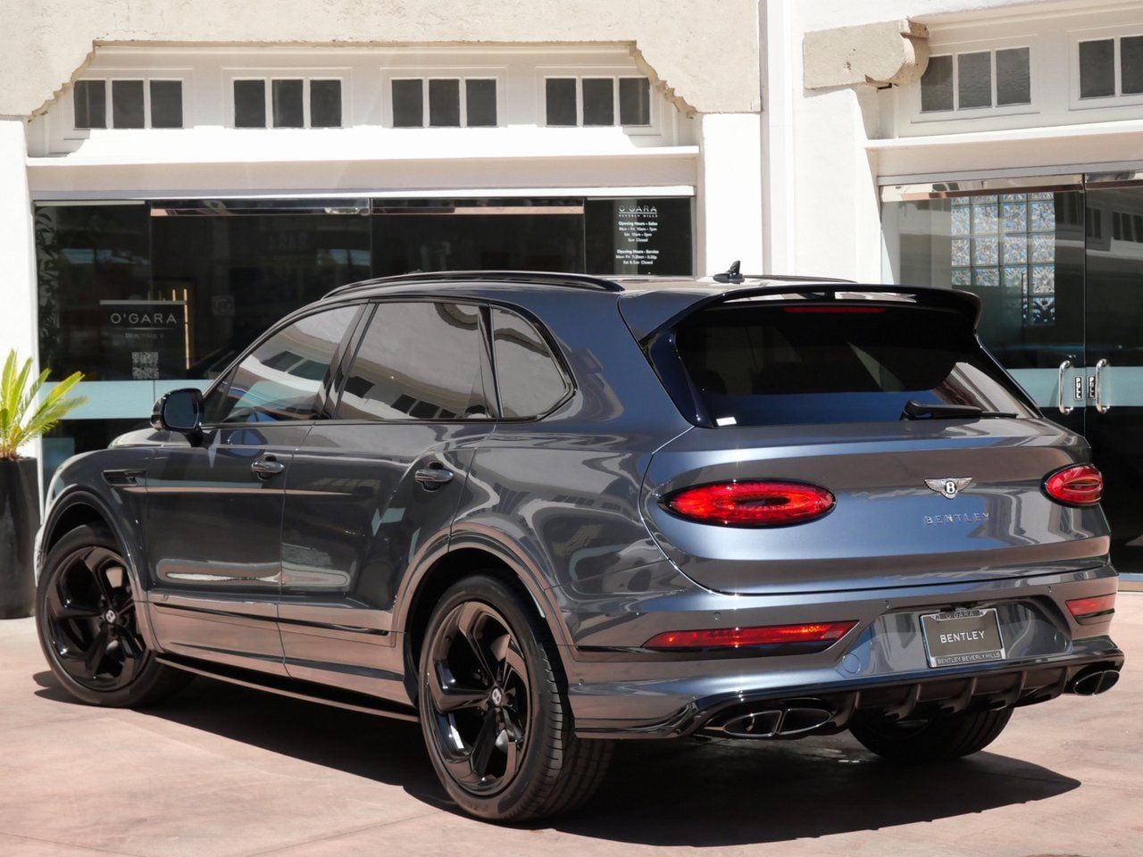 2025 Bentley Bentayga S photo 2