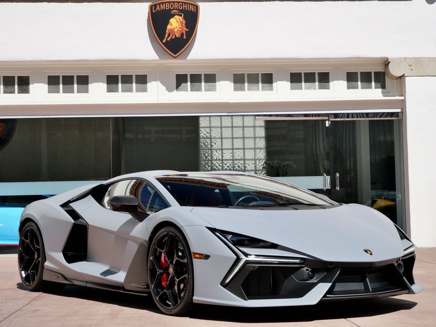  Lamborghini Revuelto