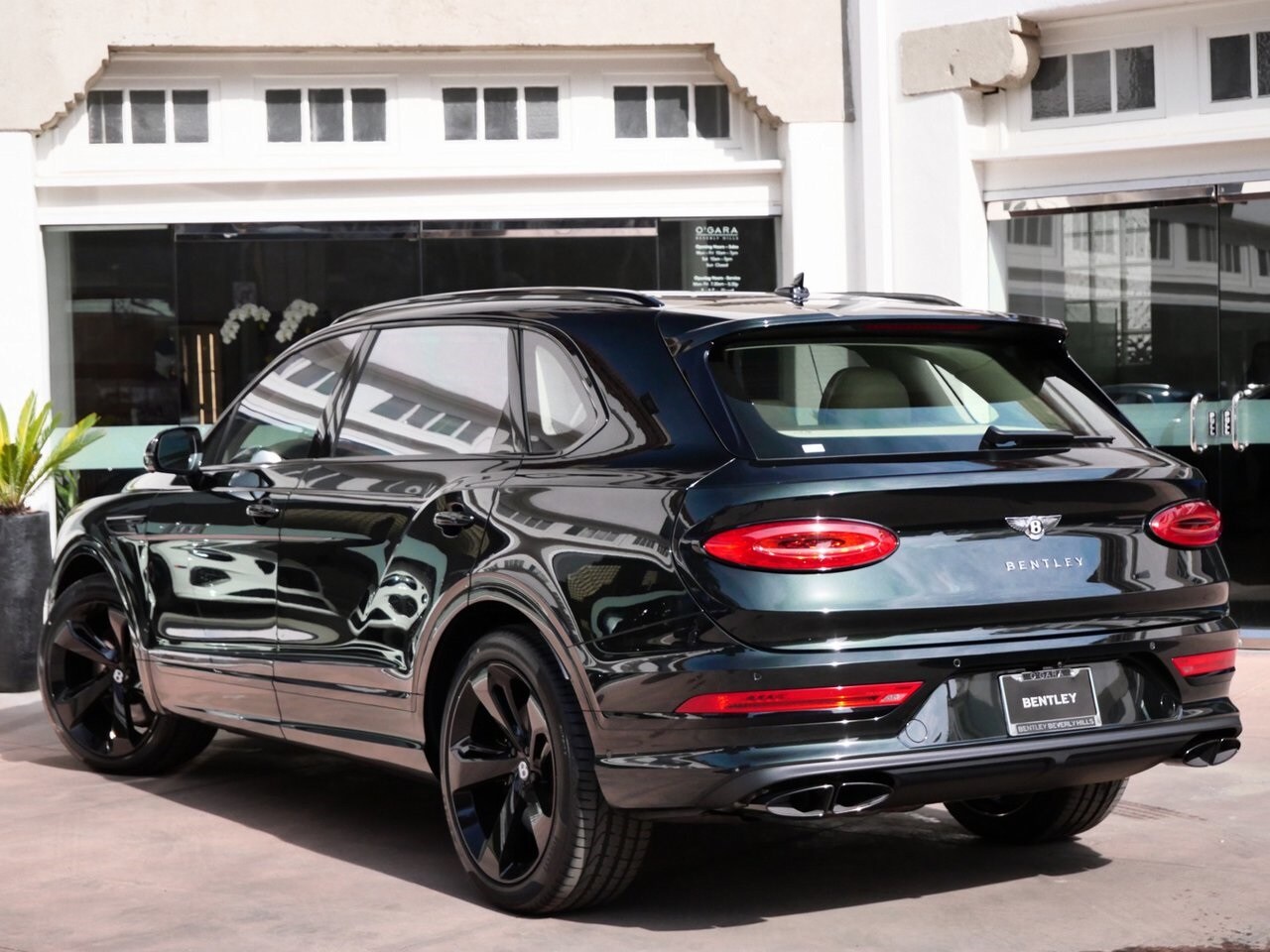 2024 Bentley Bentayga EWB photo 3