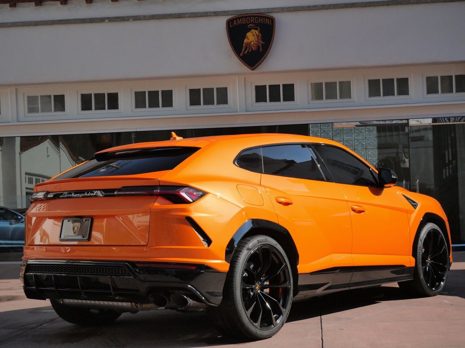 2022 Lamborghini Urus photo 3