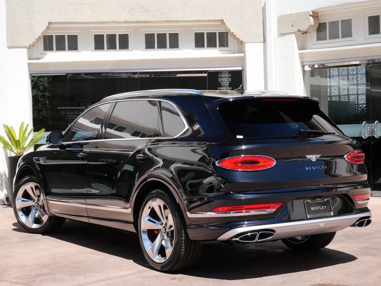 2025 Bentley Bentayga EWB photo 2