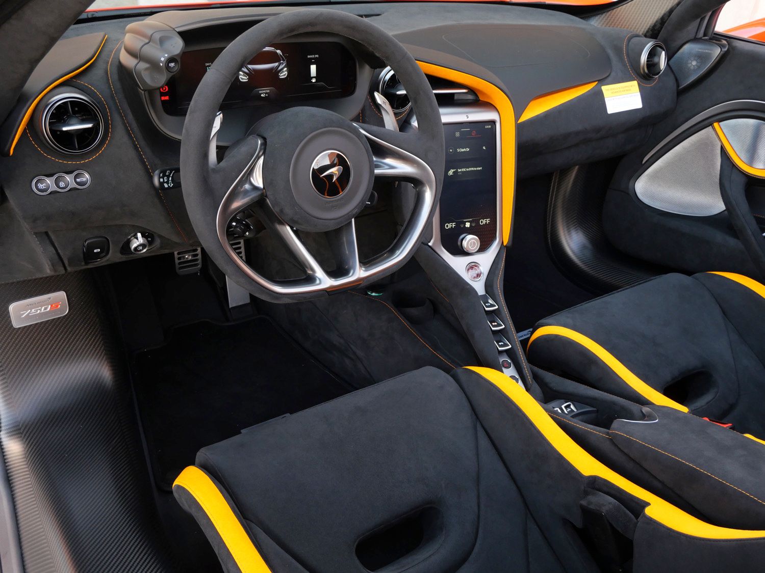 2024 McLaren 750S Performance photo 3