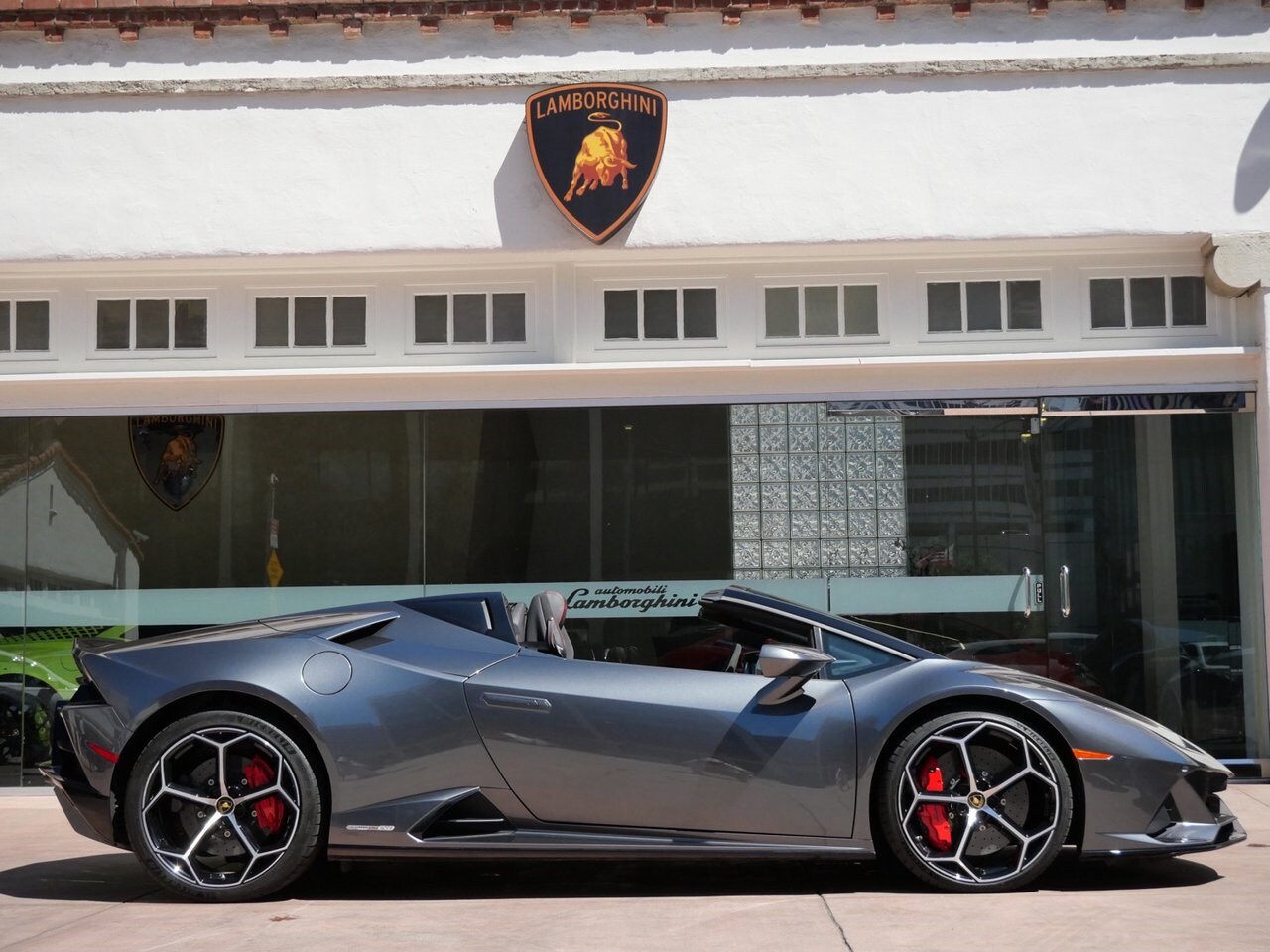 2020 Lamborghini Huracan Evo Spyder photo 2