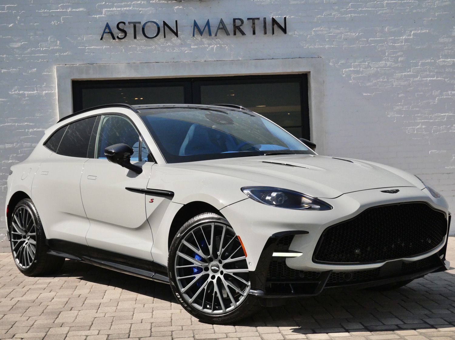 2026 Aston Martin DBX 4.0 V8 S AWD's photo