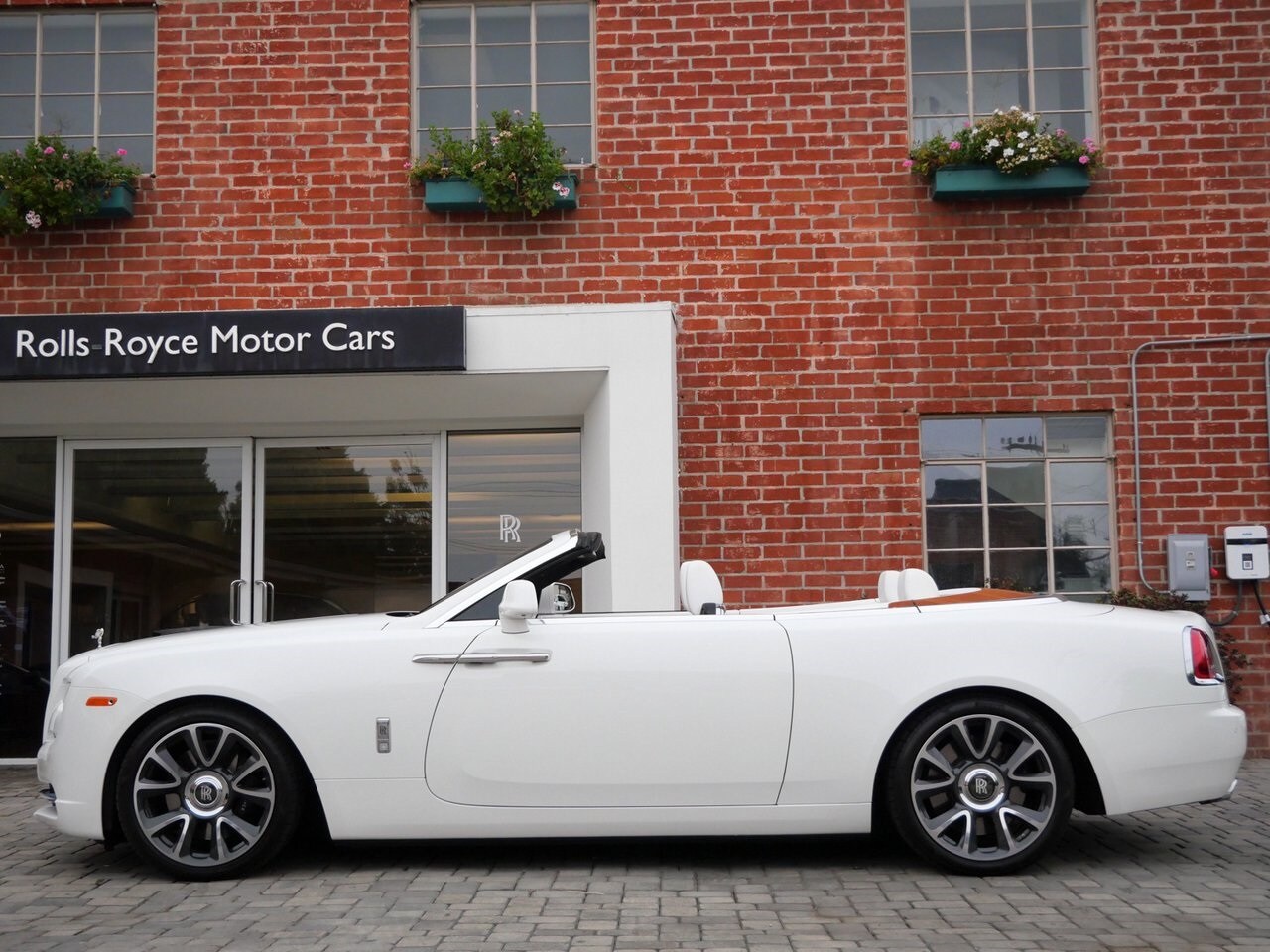 2017 Rolls Royce Dawn RR6 photo 3
