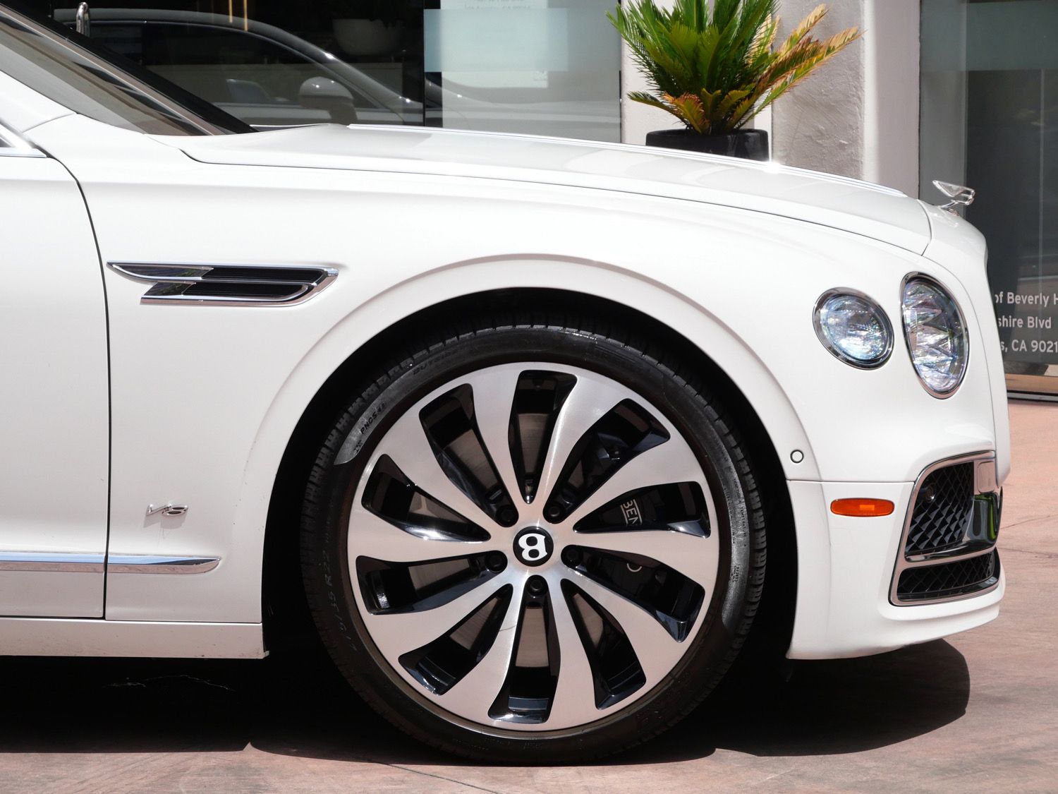 2022 Bentley Flying Spur V8 photo 5