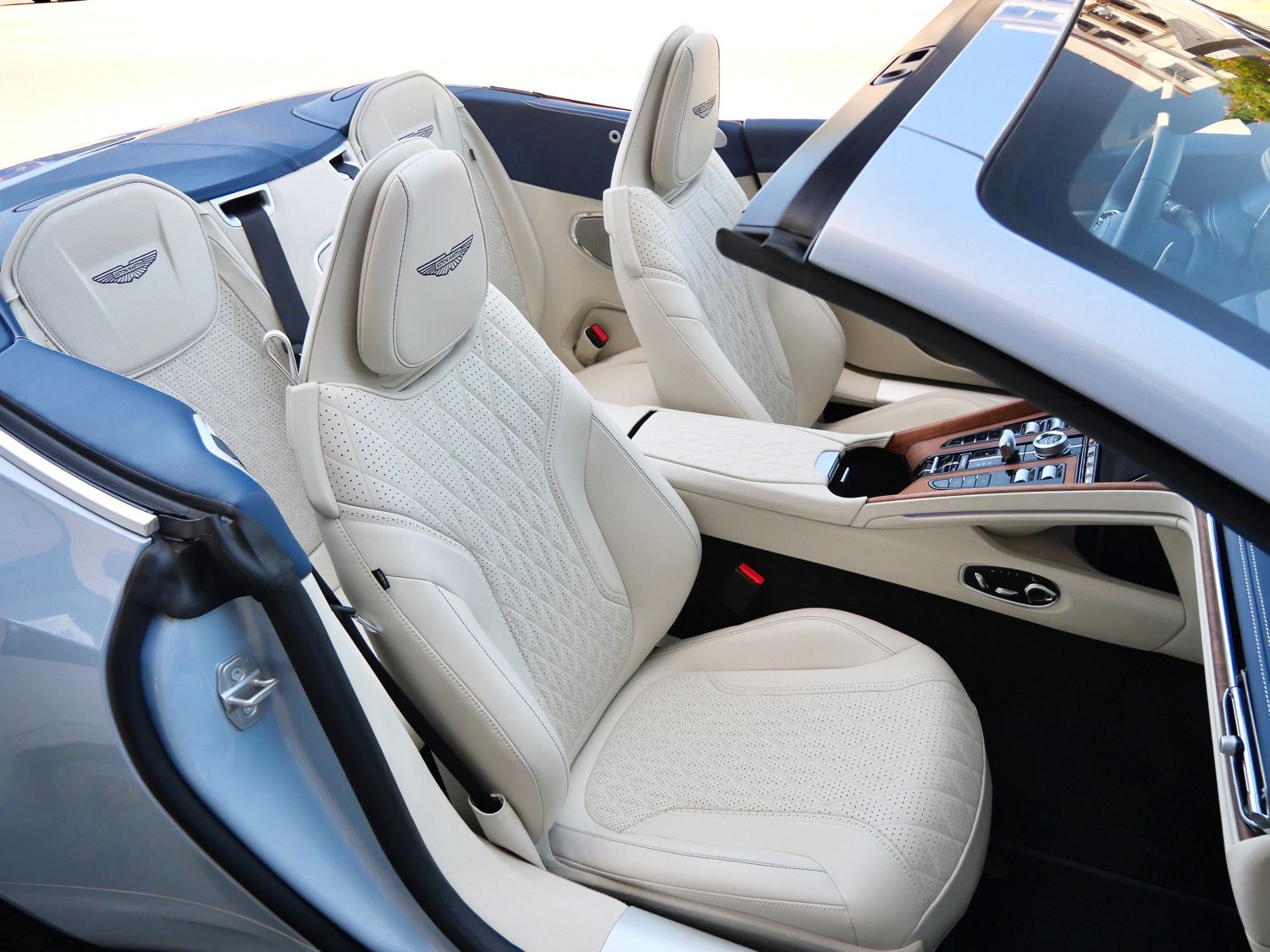 2025 Aston Martin DB12 Base - Photo 12