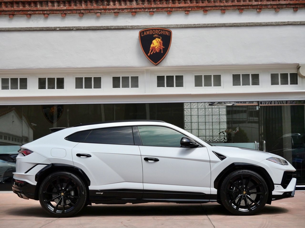 Certified 2024 Lamborghini Urus S with VIN ZPBUB3ZLXRLA28824 for sale in Beverly Hills, CA
