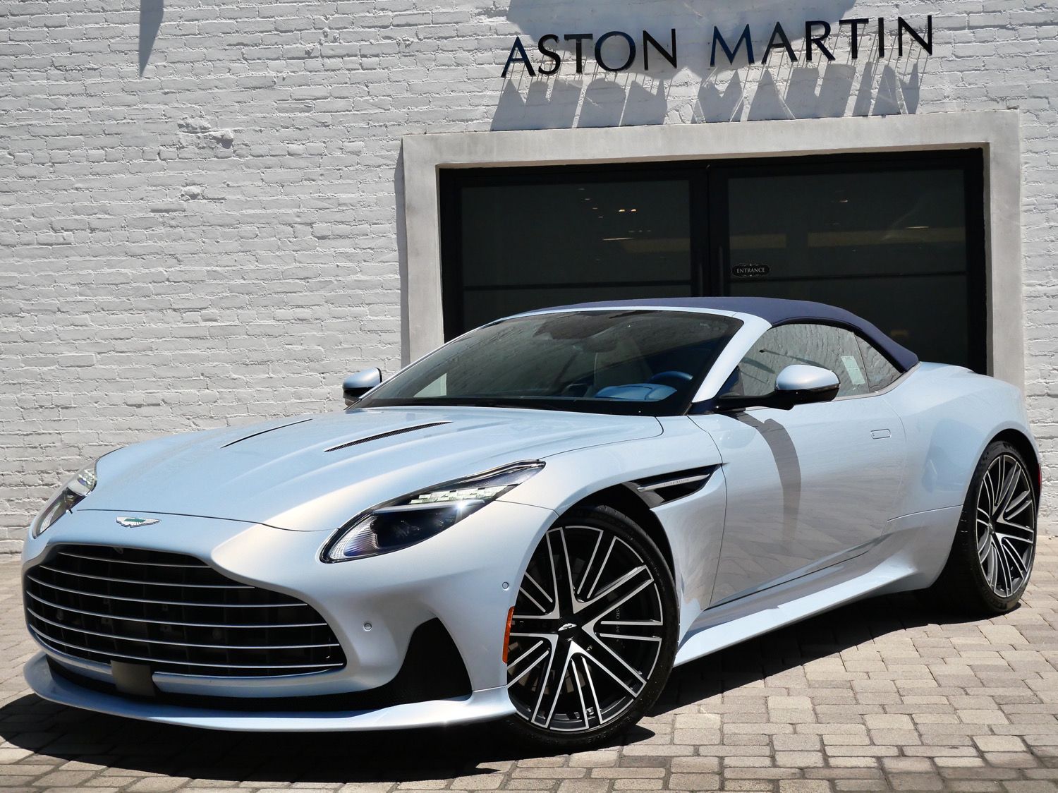 2025 Aston Martin DB12 Base - Photo 14