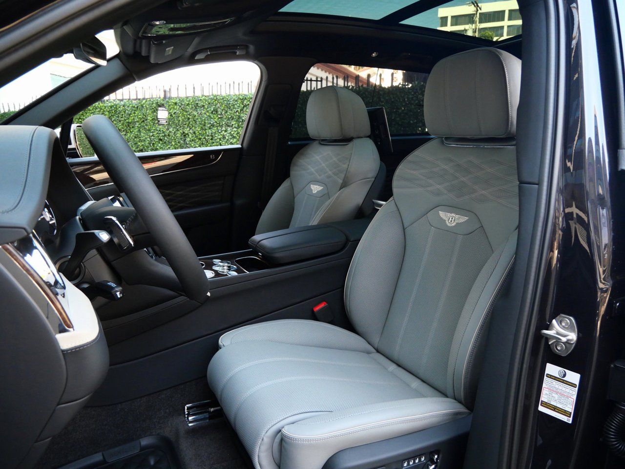 2025 Bentley Bentayga Mulliner - Photo 18