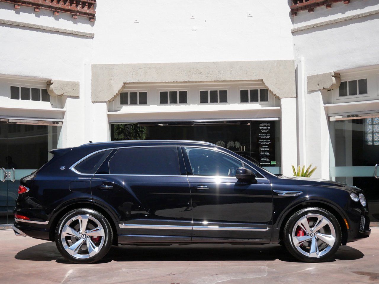 2025 Bentley Bentayga EWB photo 4